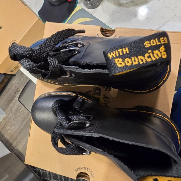 Dr. Martens Womens JESY Black Leather Ankle Boots Shoes US size 7 Air Wair NEW - Picture 7 of 15
